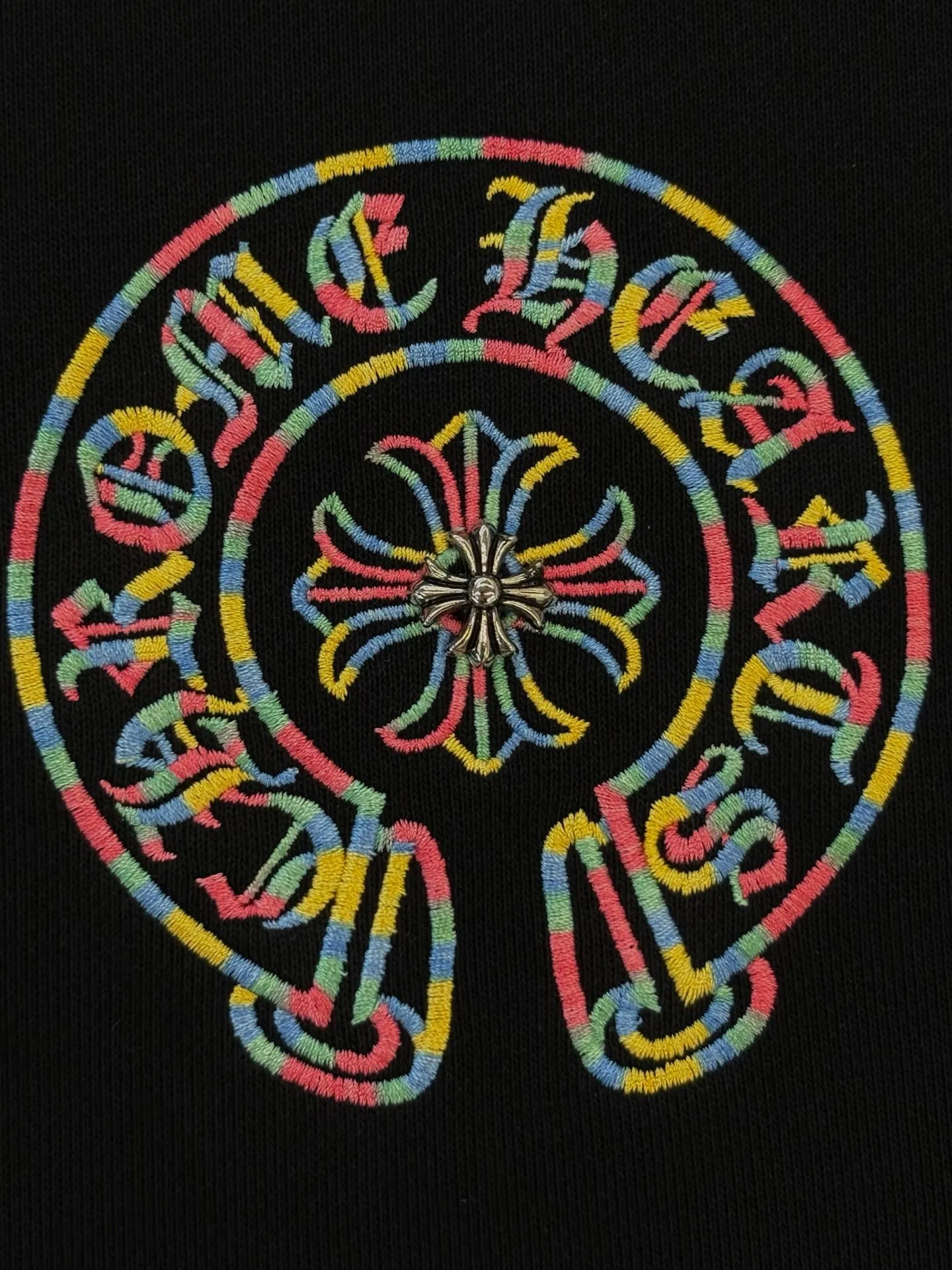P250 [High Quality] Chrome Hearts Embroidery🪡Cross + Horseshoe‼ ️Round neck sweatshirt *Customized 420g terry cotton fabric, the fabric is soft, skin-friendly and comfortable *Embroidery process: front cross + rivet embroidery *A very simple and elegant classic continuation. It is unparalleled in terms of upper body comfort, interpreting your luxury and taste, and creating your fashion style and charm. Three complete standards. Same style for men and women. 𝐂𝐎𝐋𝐎𝐔𝐑: Black/White 𝐒𝐈𝐙𝐄: S-XL